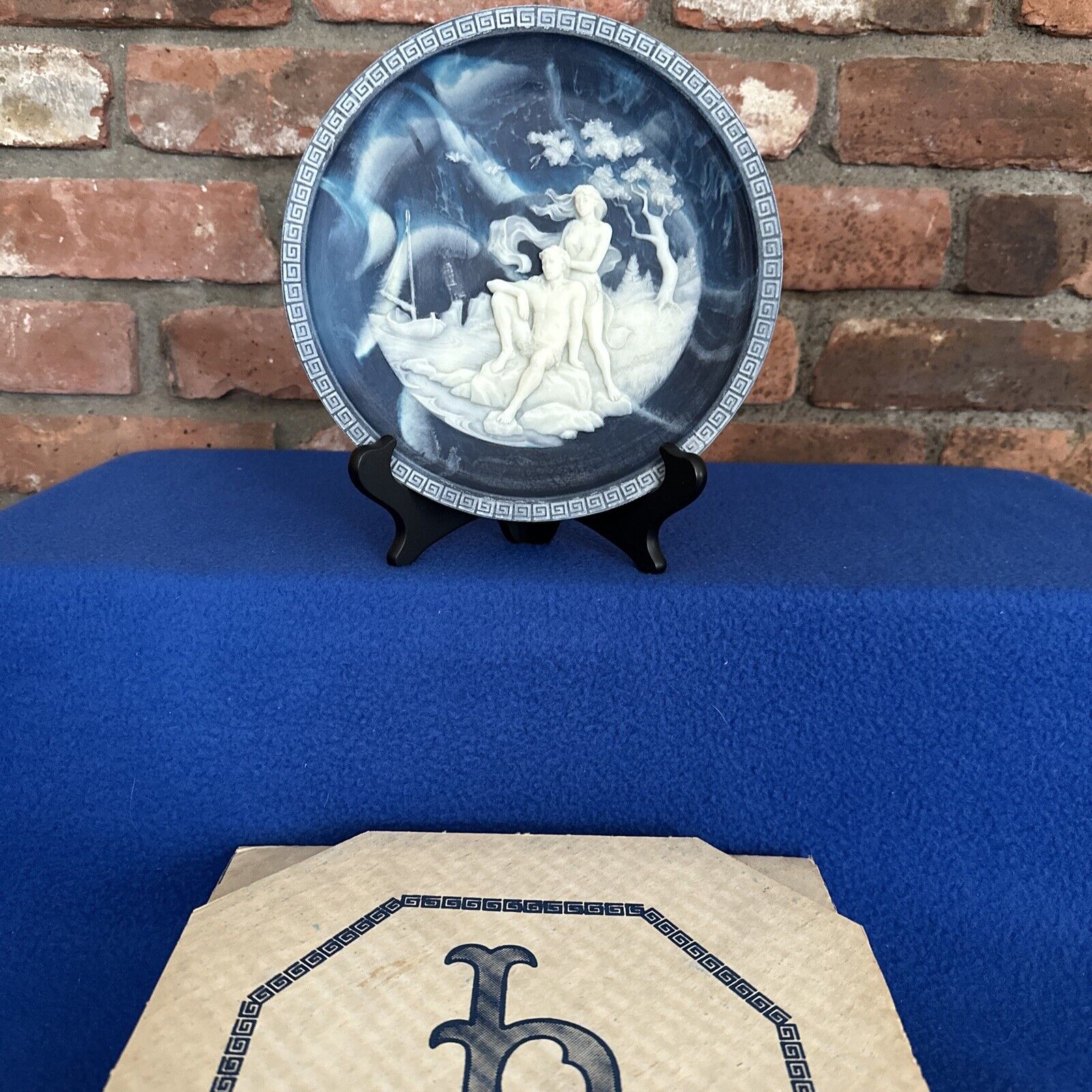 The Voyage of Ulysses The Isle of Circe - Incolay Cameo Collector Plate BLUE