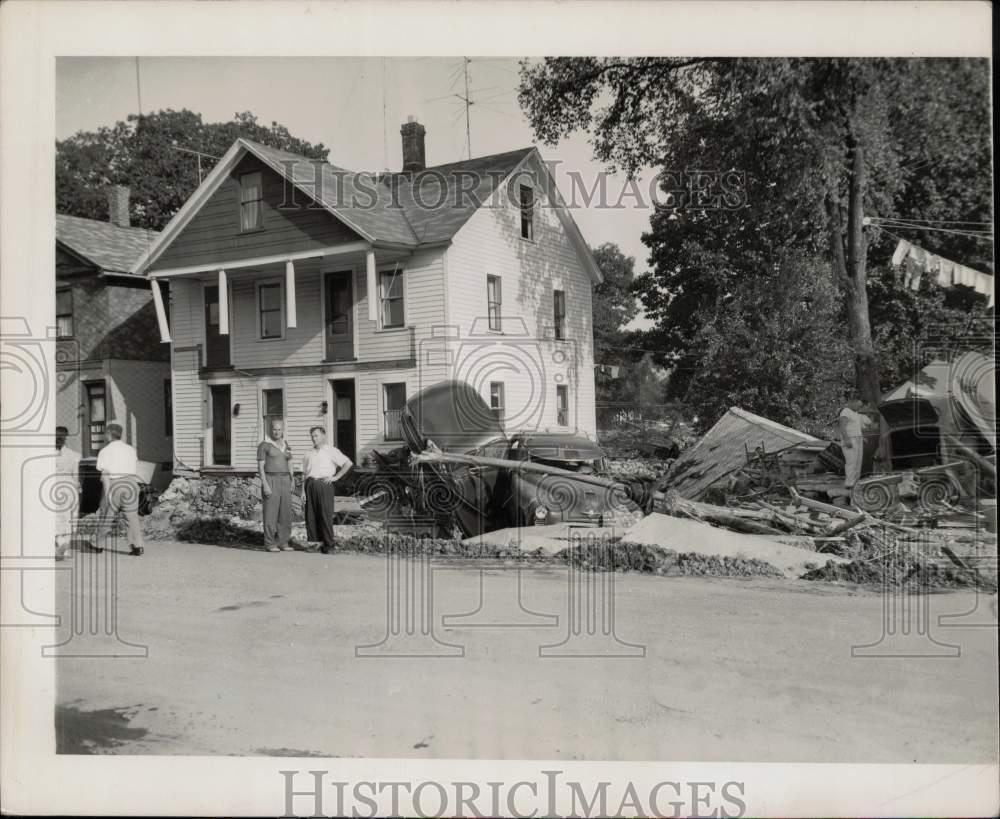 1955 Press Photo Wolcott Avenue Flood Damage and Debris, Torrington, Connecticut