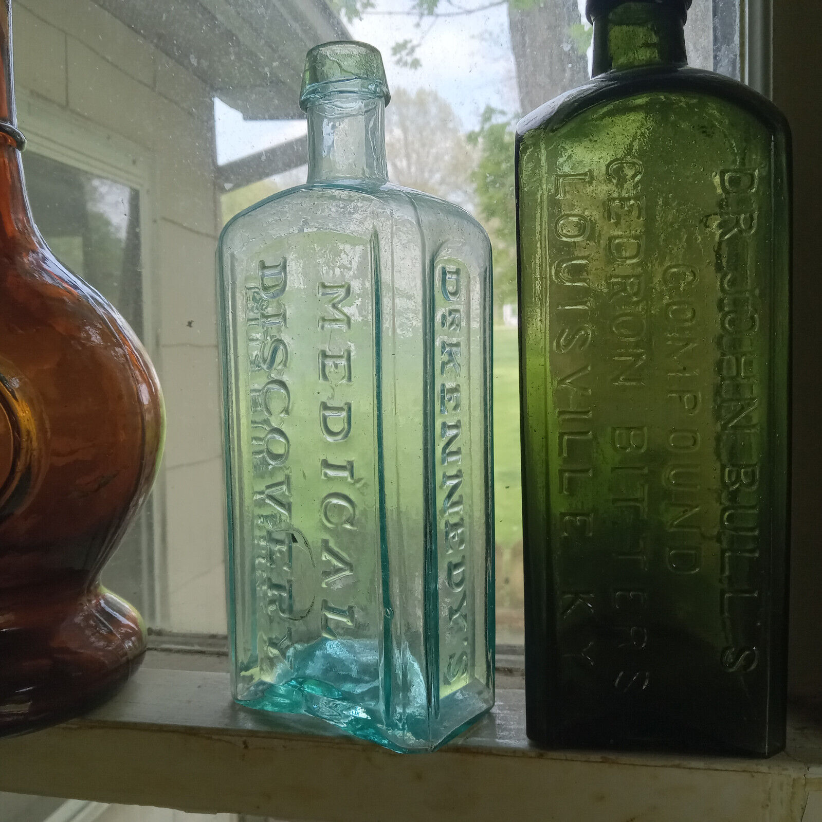 OPEN PONTIL DR.KENNEDY'S MEDICAL DISCOVERY ROXBURY,MASS 1850s CRUDE MED BOTTLE