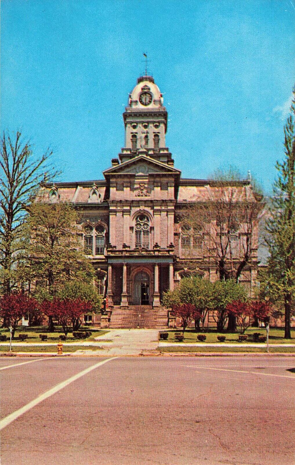 Newark, Ohio Postcard Licking County Court House  c 1970s      OH1