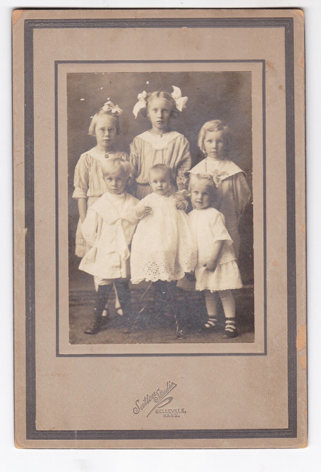 1912 BELLEVILLE KANSAS SUTTON STUDIO HALLAS BOY & GIRLS VINTAGE CABINET CARD KS