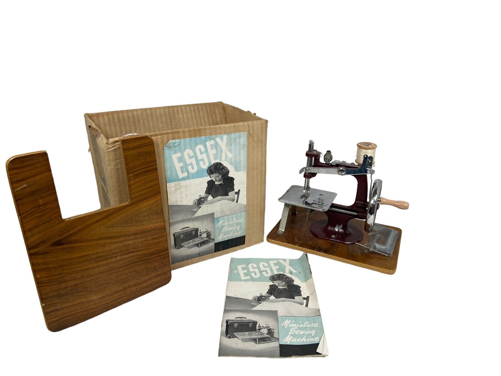 VINTAGE BRITISH ESSEX MARK 1 SEWING MACHINE WITH ORIG BOX AND INSTRUCTIONS