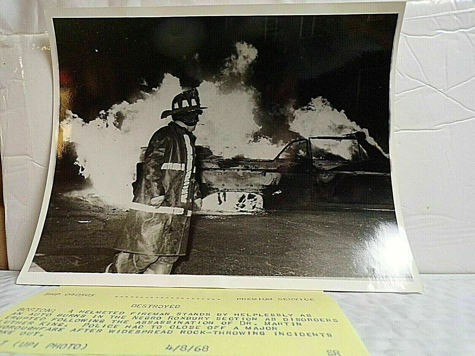 1968 MARTIN LUTHER KING JR PHOTO FIRE CARS  DEATH FANTASTIC AFRICAN AMERICAN